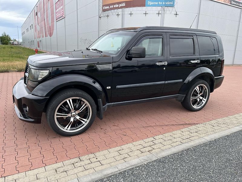 Dodge Nitro 2.8 CRD 4x4 Automat - fotka 2 z 27