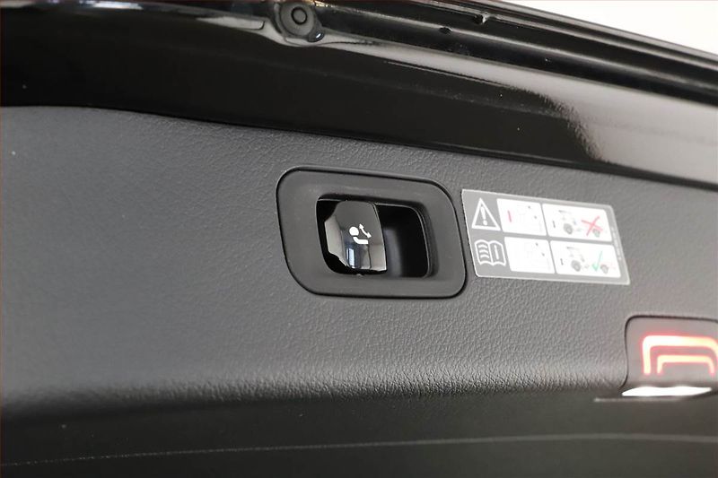 Mercedes-Benz Třídy C (2023) C 300 4MATIC - fotka 20 z 22