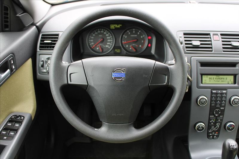 Volvo S40 2,4 i  NOVÉ V ČR,SERVIS - fotka 8 z 27