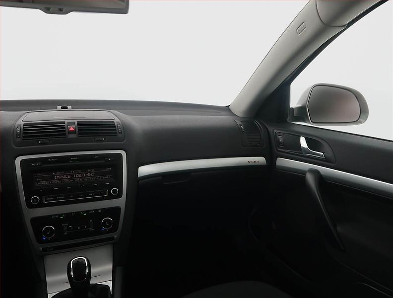 Škoda Octavia (2012) Scout 1.8 TSI, 4X4 - fotka 8 z 18