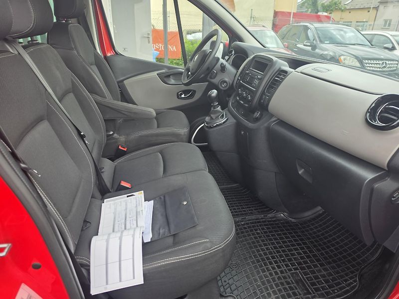 Renault Trafic 1.6 dci 125 Long 9.mist tz - fotka 11 z 19