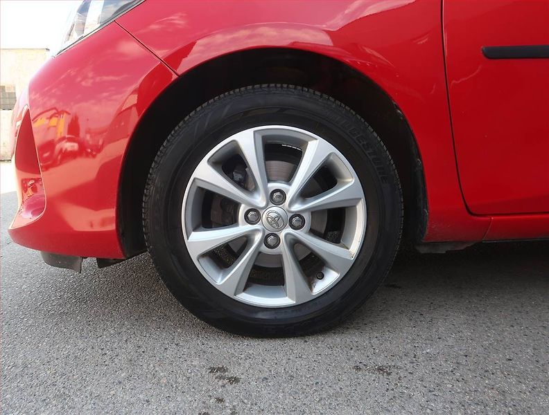 Toyota Yaris (2015) 1.33 Dual VVT-i, Serv.kniha - fotka 14 z 19