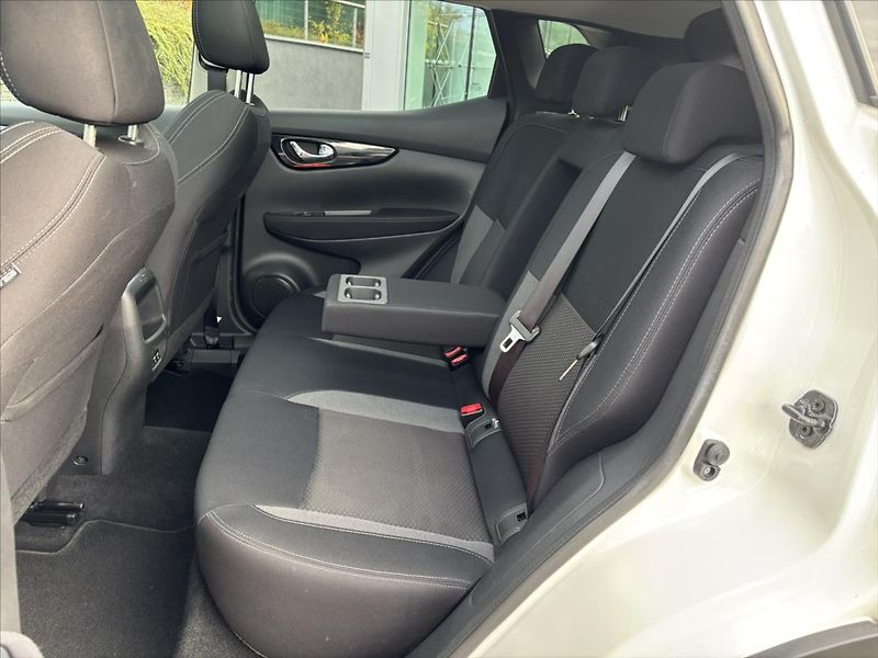 Nissan Qashqai 1,3 DIG-T Tekna PANORAMA TAŽNÉ - fotka 14 z 49
