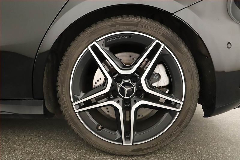 Mercedes-Benz Třídy A (2022) A 35 AMG 4MATIC - fotka 12 z 19