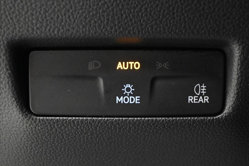 Škoda Superb 1,5 TSI 110kW DSG Selection Zá - fotka 27 z 33