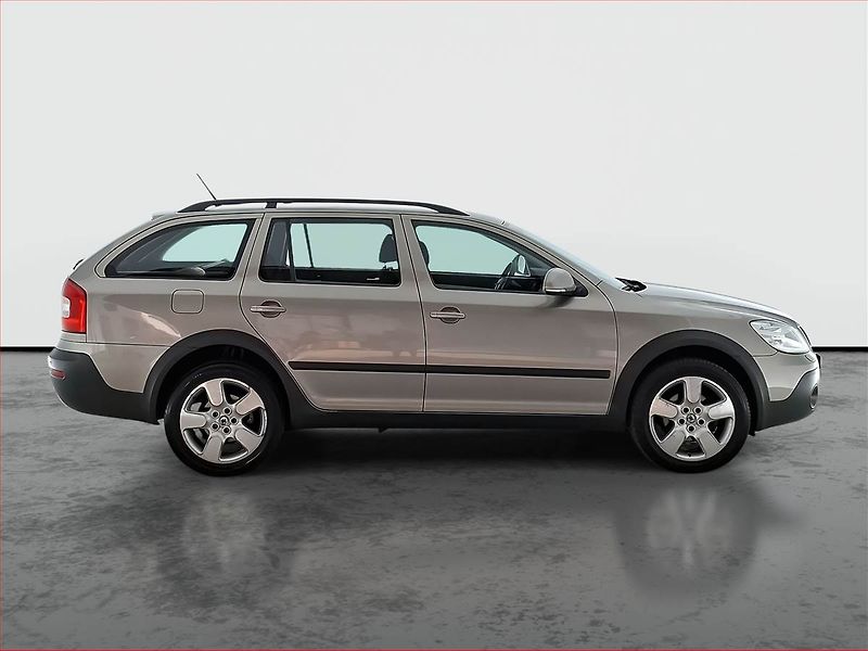 Škoda Octavia (2012) Scout 1.8 TSI, 4X4 - fotka 6 z 19