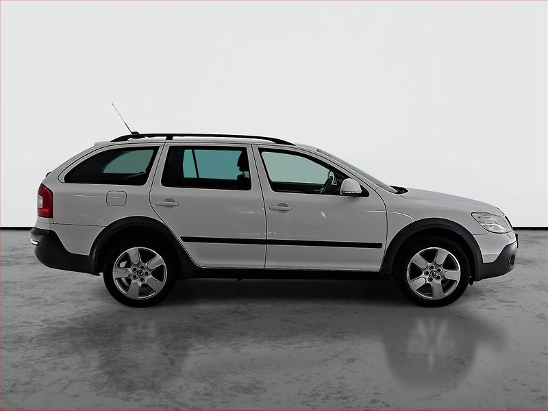 Škoda Octavia (2011) Scout 2.0 TDI, 4X4 - fotka 6 z 16