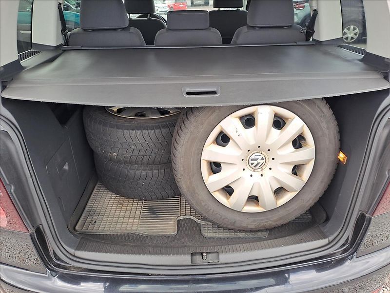 Volkswagen Touran 1,9 TDI KLIMA,TEMPOMAT - fotka 13 z 13