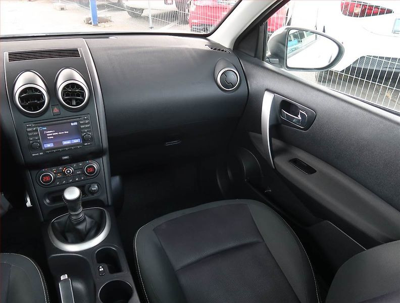 Nissan Qashqai (2013) 1.6 dCi, Serv.kniha, Navi - fotka 8 z 19