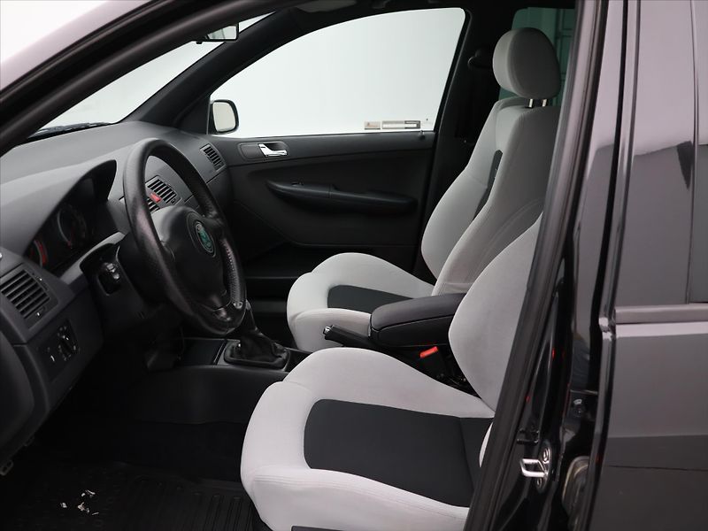 Škoda Fabia 1,9 TDI 96kW RS 2.Majitel - fotka 9 z 28