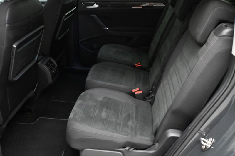 Volkswagen Touran 2,0 TDI 110 KW DSG 7 MÍST Záru - fotka 15 z 34