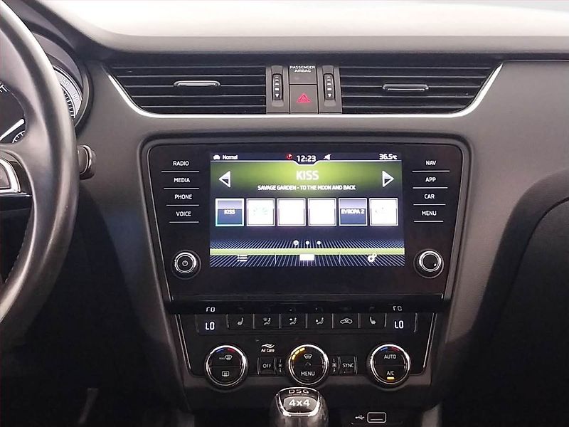 Škoda Octavia (2019) Scout 2.0 TSI, 4X4, Automat - fotka 12 z 26