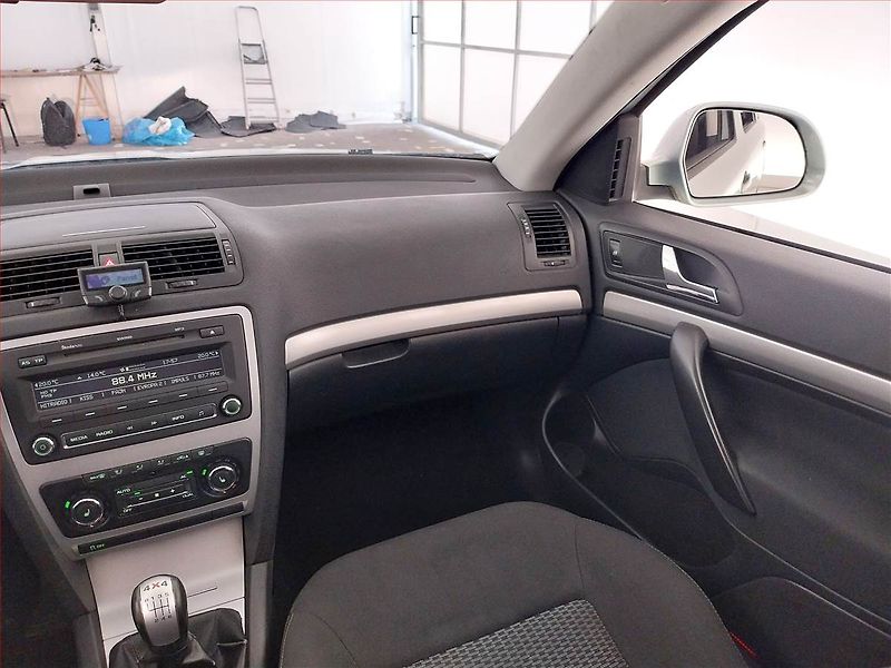 Škoda Octavia (2010) 2.0 TDI, 4X4, Tempomat - fotka 8 z 19