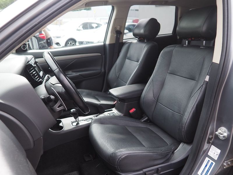Mitsubishi Outlander (2014) 2.2 D-ID AT Instyle, AWD, 7m - fotka 11 z 41