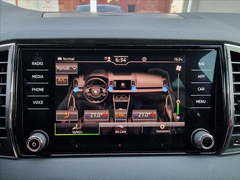 Škoda Karoq 2.0 TDI Style DSG,ČR,1.Maj - fotka 34 z 50
