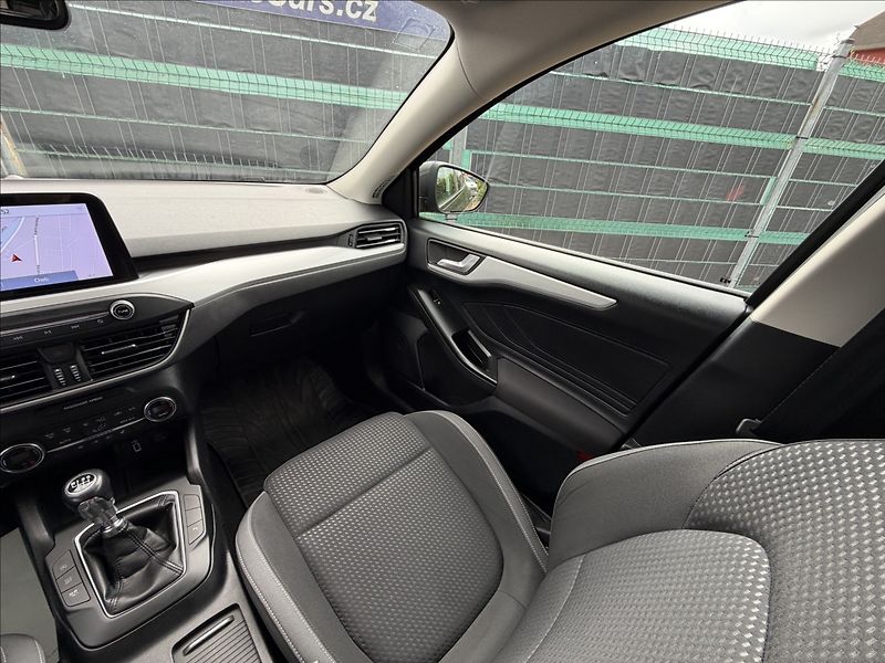 Ford Focus 1.5 TDCi EcoBlue - fotka 11 z 19