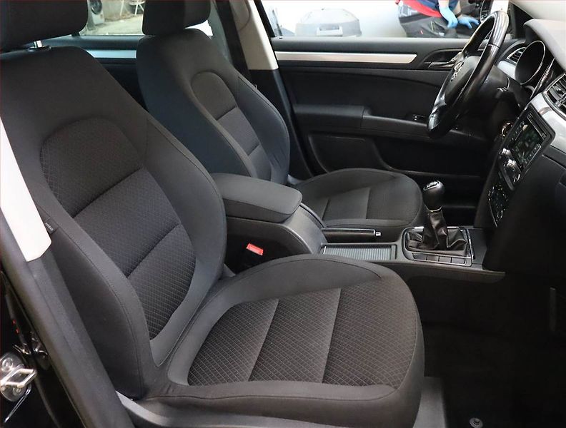 Škoda Superb (2015) Style 2.0 TDI, Navi, Xenony - fotka 9 z 22