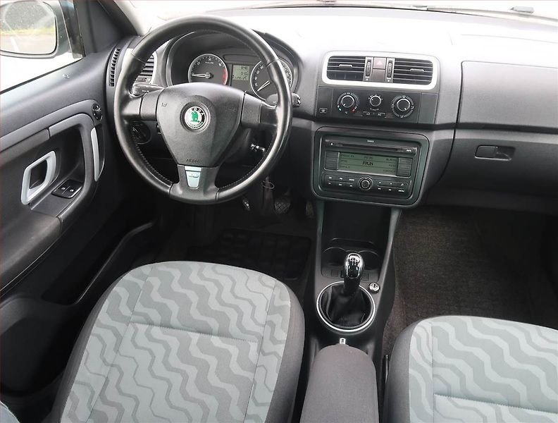 Škoda Roomster (2009) 1.4 TDi, nová STK, dobrý stav - fotka 7 z 13