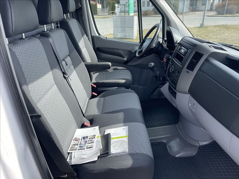 Volkswagen Crafter 2,0 TDi 120kw polointegrovaný - fotka 22 z 42