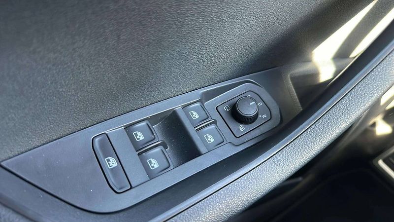 Škoda Karoq Sportline 1,5 TSI 110kW MT6/J1 - fotka 19 z 30