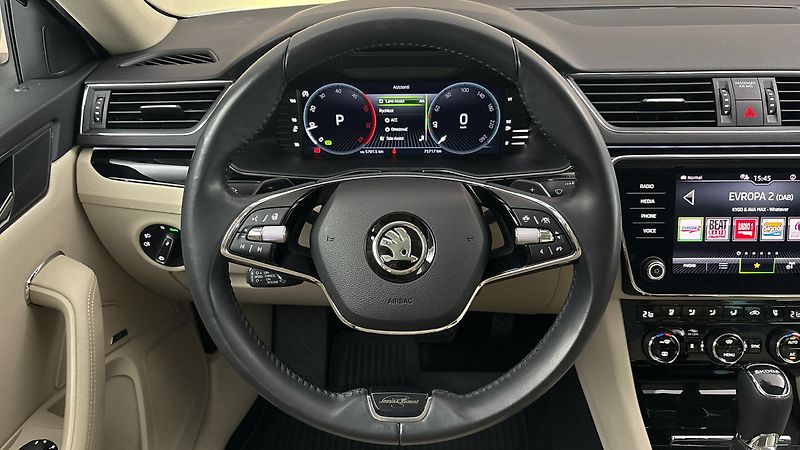 Škoda Superb 2.0 TDI DSG L&K Combi - fotka 9 z 35