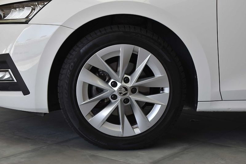 Škoda Octavia 2.0 TDI DSG*STYLE*KAMERA*KESSY - fotka 34 z 41