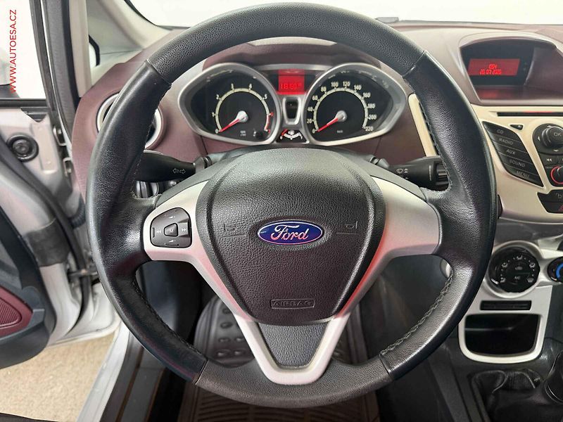Ford Fiesta (2009) 1.25 i, 2.maj,ČR, STK7/28 - fotka 12 z 16