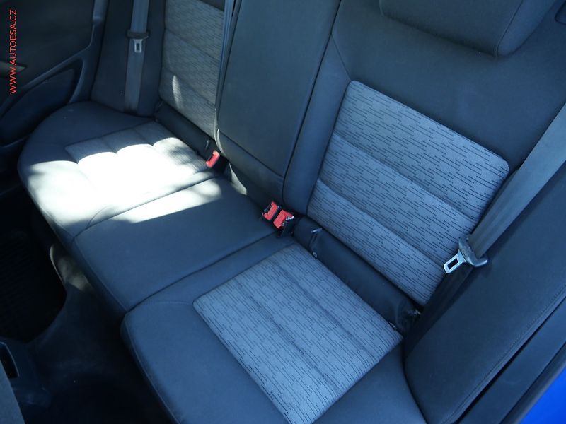 Škoda Octavia (2010) 1.6TDi, ČR, Ambiente, TZ - fotka 10 z 19