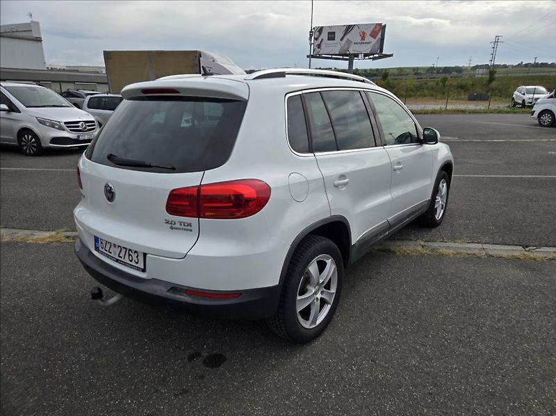 Volkswagen Tiguan 2,0 TDI  4x4 - fotka 5 z 23