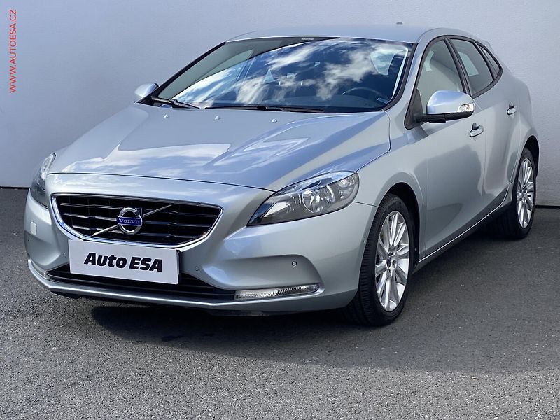 Volvo V40 (2013) 2.0D, AT, tempo, park.asist - fotka 3 z 17