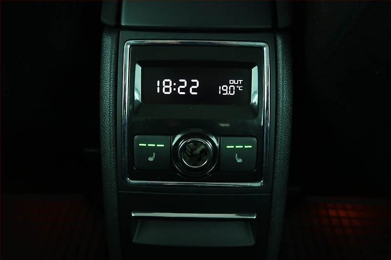 Škoda Superb (2012) 2.0 TDI, Automat, Tempomat - fotka 22 z 23