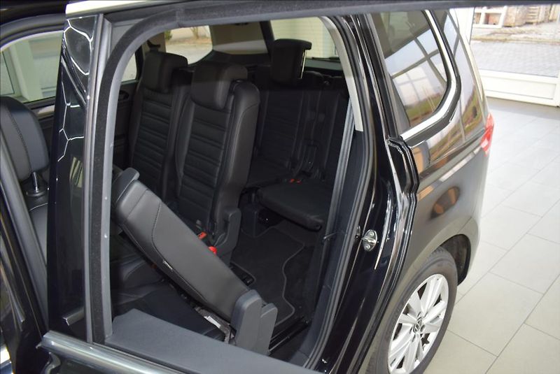 Volkswagen Touran 2,0 TDi, 7-míst,DSG,NAVI,KŮŽE, - fotka 12 z 41