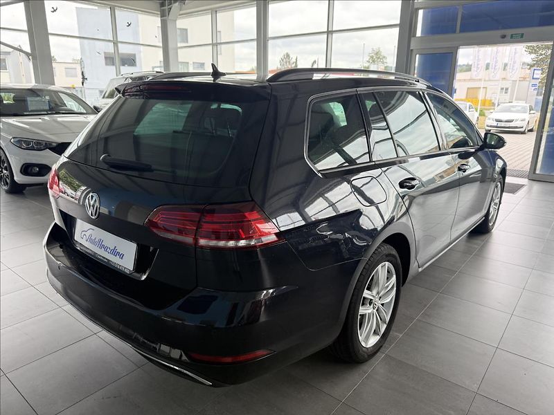 Volkswagen Golf 1,6   TDI 85kW,1.MAJ,SERVISKA - fotka 6 z 28