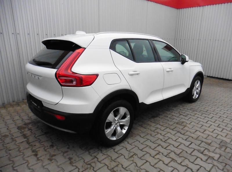 Volvo XC40 2,0 D3 Momentum PRO AWD A/T - fotka 4 z 15