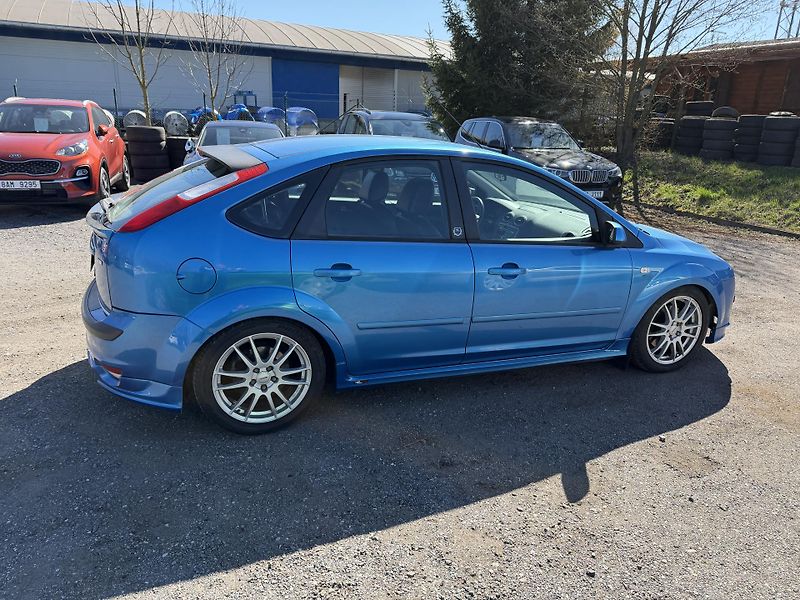 Ford Focus (2005) 2.0 TDCi SPORT - fotka 7 z 22