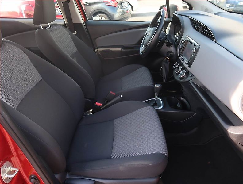 Toyota Yaris (2015) 1.33 Dual VVT-i, Automat, ČR - fotka 9 z 19