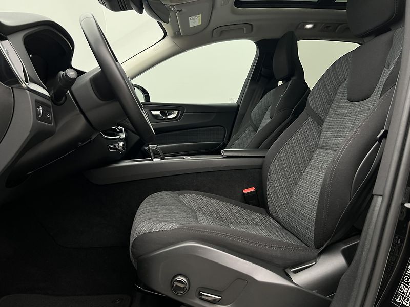 Volvo XC60 B4 CORE AUT 1.maj. - fotka 3 z 40