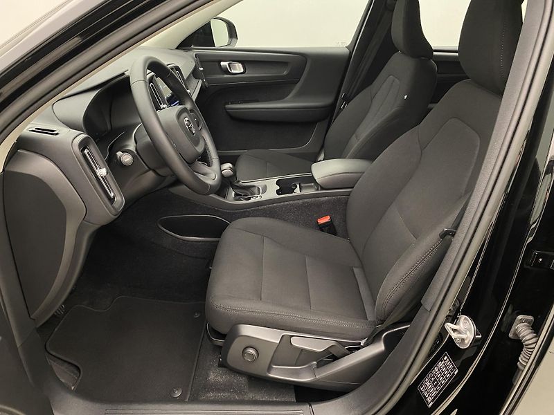 Volvo XC40 T2 ESSENTIAL CZ - fotka 3 z 42
