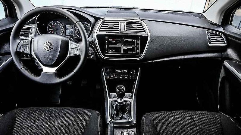 Suzuki S-Cross.