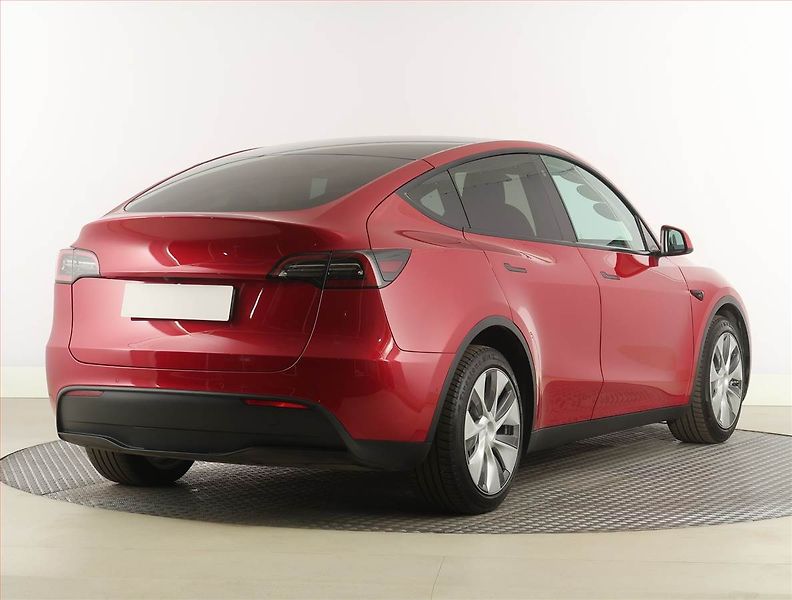 Tesla Model Y (2022) Long Range AWD 79kWh, SoH 89% - fotka 5 z 33