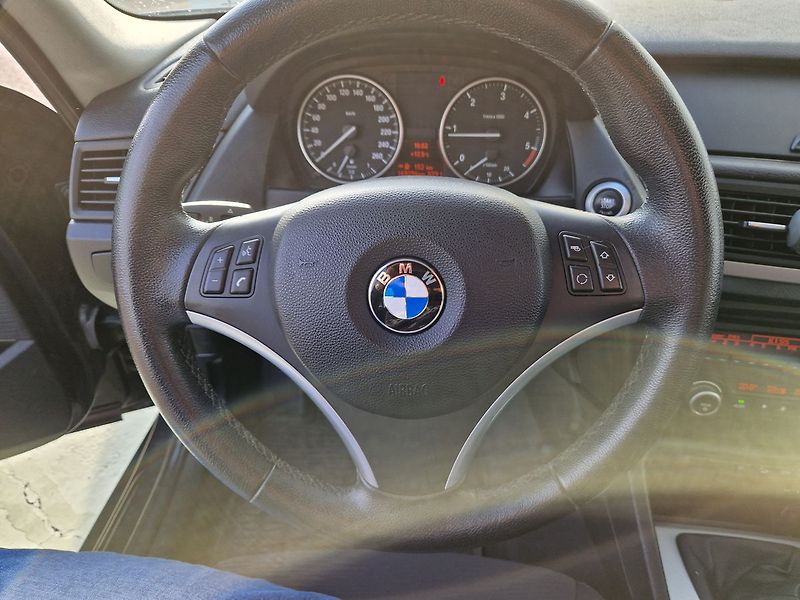 BMW X1 XDRIVE 18D - fotka 10 z 30