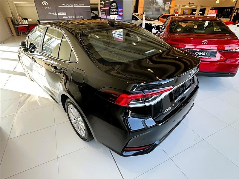 Toyota Corolla 1,8   SD Comfort Tech HEV - fotka 5 z 9