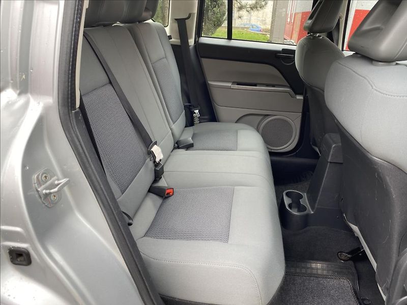 Jeep Compass 2,0 CRD  LIMITED - fotka 16 z 32