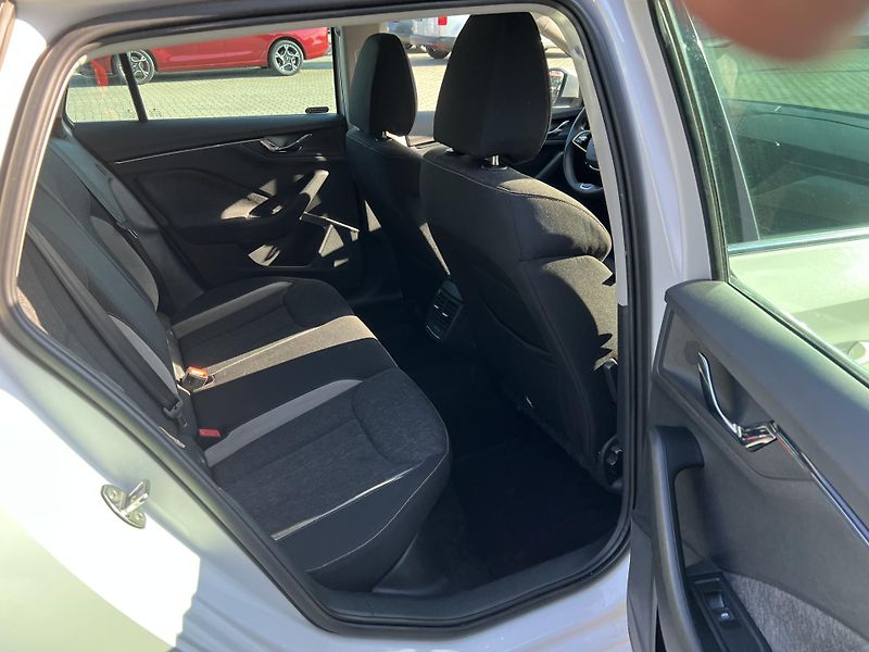 Škoda Scala (2023) 1.0TSi 81kW STYLE - fotka 33 z 40