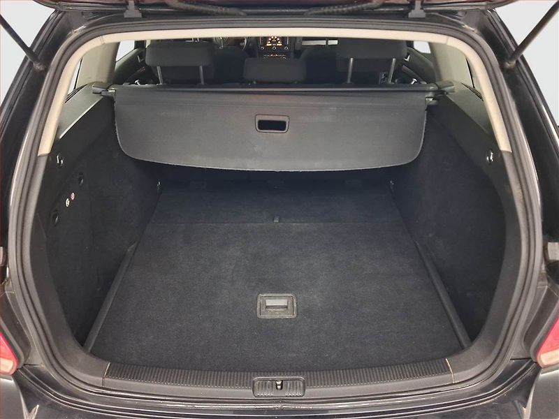 Volkswagen Golf (2010) 1.6 TDI, po STK, Tažné - fotka 14 z 18