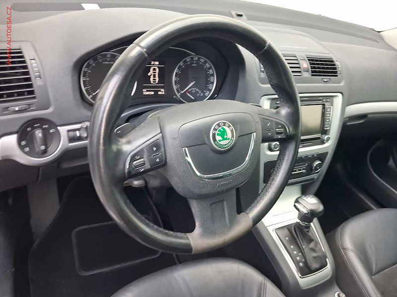 Škoda Octavia (2013) 2.0 TDi 4x4, Scout, DSG - fotka 12 z 19