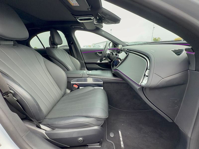 Mercedes-Benz Třídy E E 220 d 4MATIC AMG - fotka 10 z 39