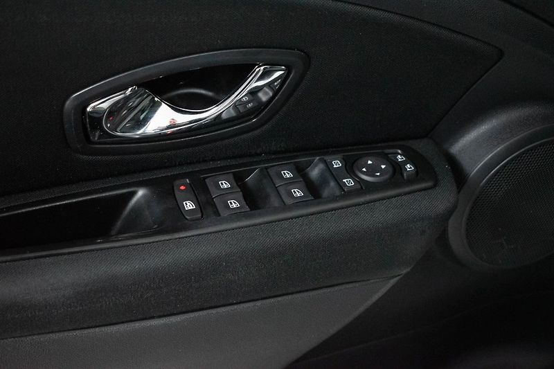 Renault Mégane 1.6dCi LIMITED*2xKOLA*KLIMA*ČR - fotka 14 z 40