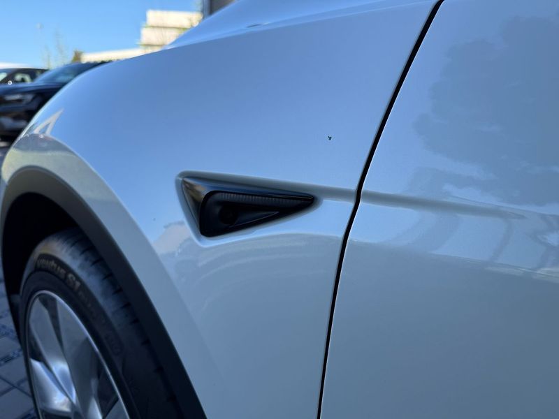 Tesla Model Y Long Range AWD záruka - fotka 6 z 40