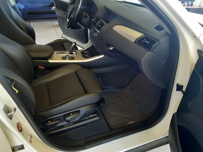 BMW X3 3.0d XDRIVE XENONY TAŽNÉ - fotka 22 z 25